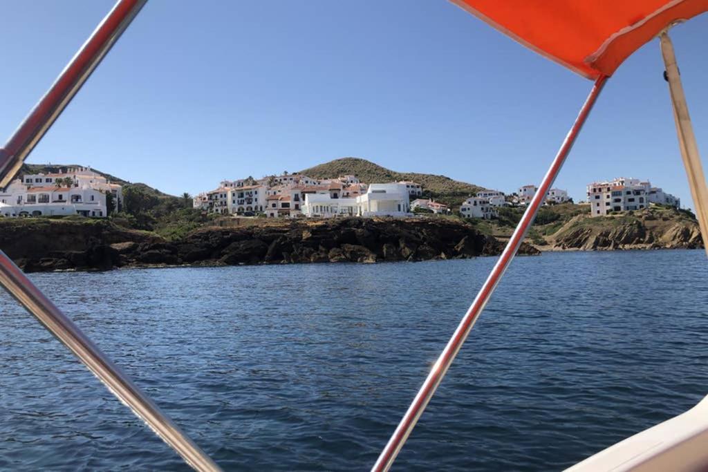 דירות פורנלס Miravent Terraza Y Jardin Frente Al Mar Menorca מראה חיצוני תמונה
