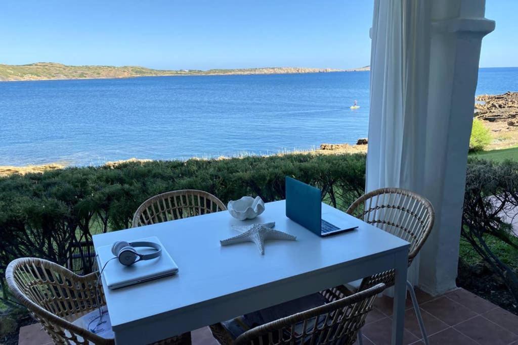 דירות פורנלס Miravent Terraza Y Jardin Frente Al Mar Menorca מראה חיצוני תמונה